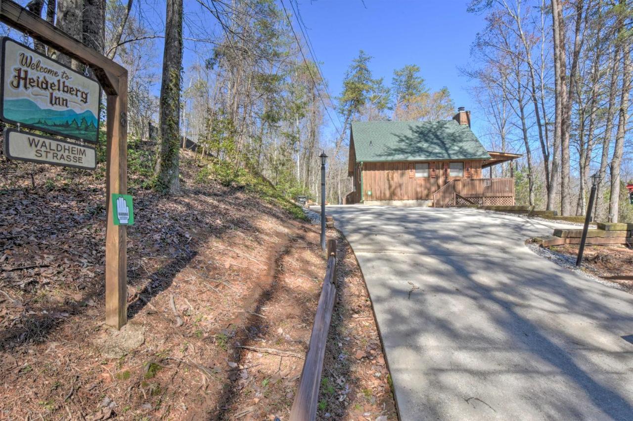 Helen Cabin With Deck And Hot Tub Less Than Half Mi To Main St Exteriér fotografie