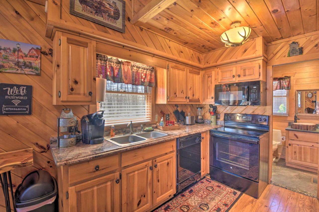 Helen Cabin With Deck And Hot Tub Less Than Half Mi To Main St Exteriér fotografie